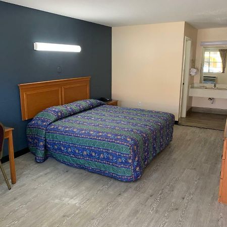 Guest Inn And Suites Houston Room photo