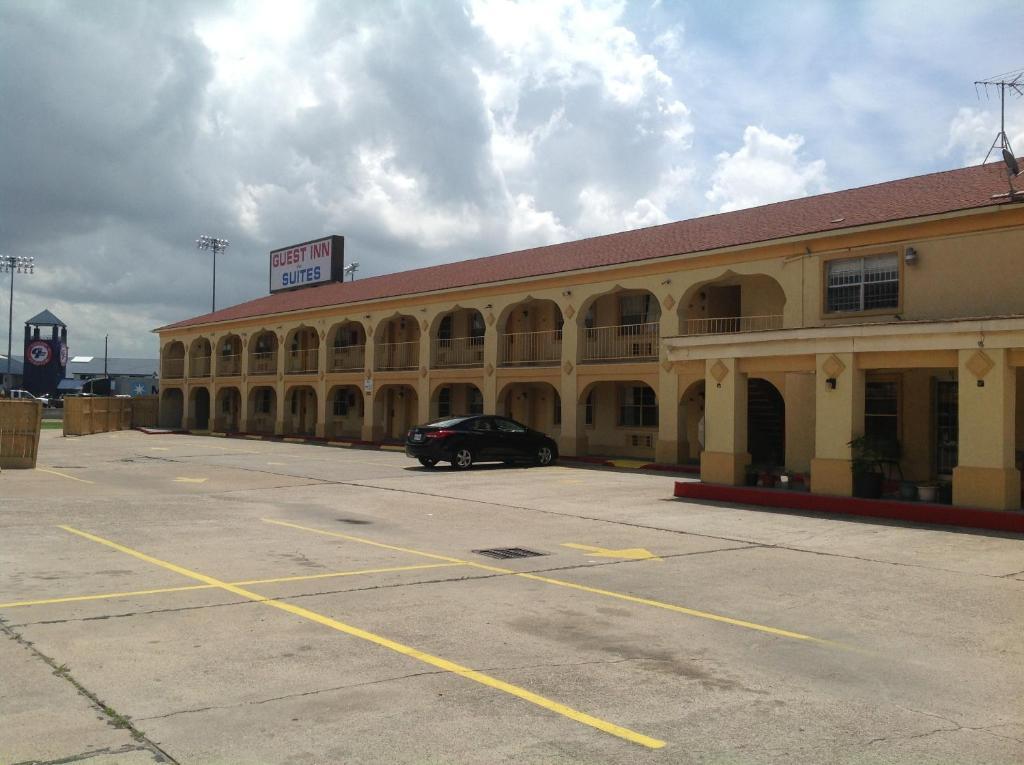 Guest Inn And Suites Houston Exterior photo