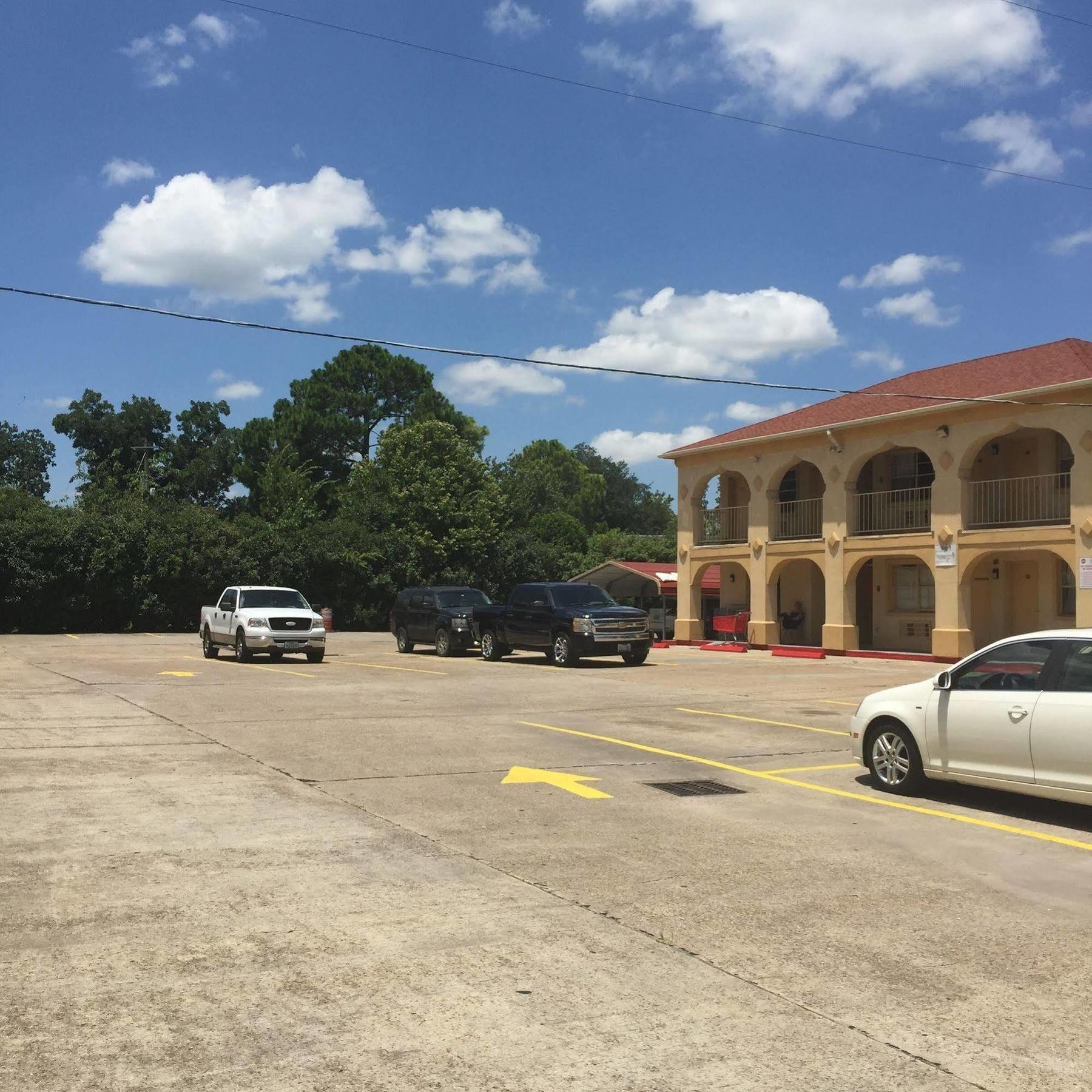Guest Inn And Suites Houston Exterior photo