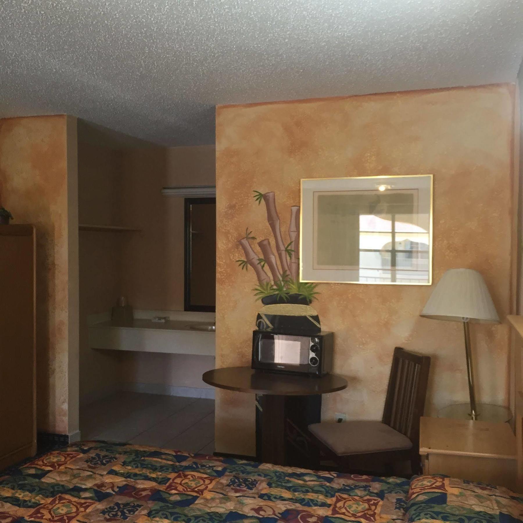 Guest Inn And Suites Houston Exterior photo