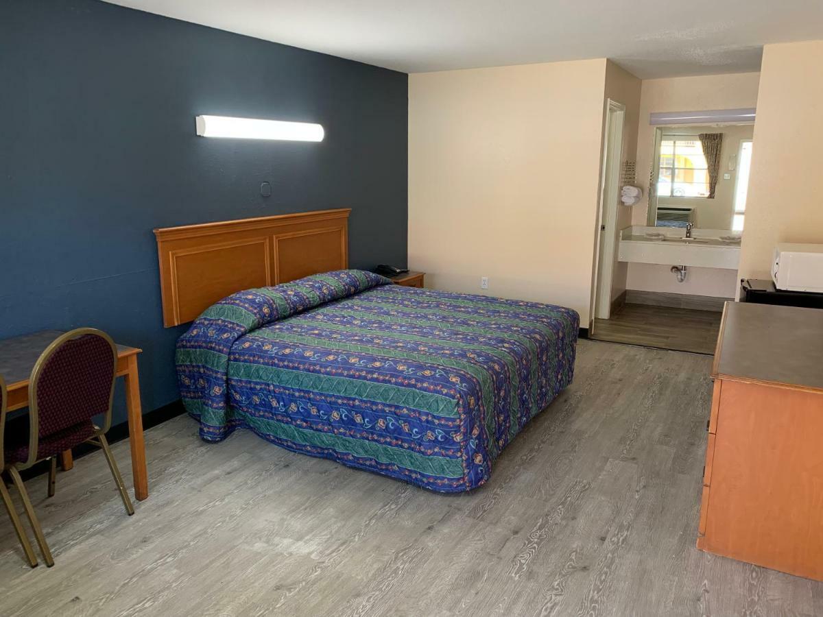 Guest Inn And Suites Houston Room photo