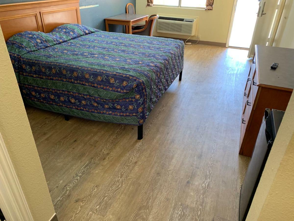 Guest Inn And Suites Houston Room photo